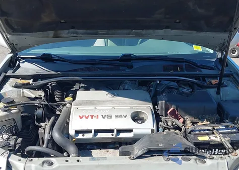 2003 Toyota Camry Le V6 z USA, uszkodzony, nr VIN 4T1BF32K23U567164